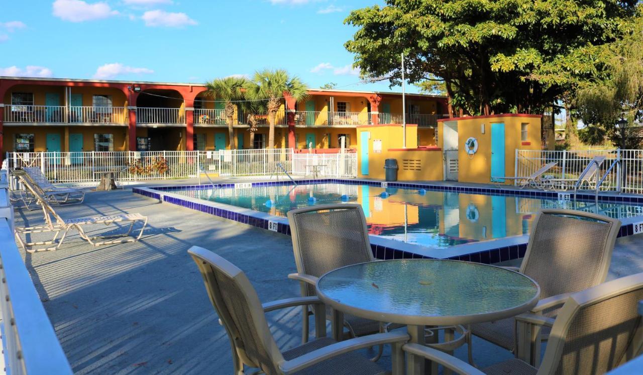 Howard Johnson By Wyndham Lake Front Park Kissimmee Dış mekan fotoğraf